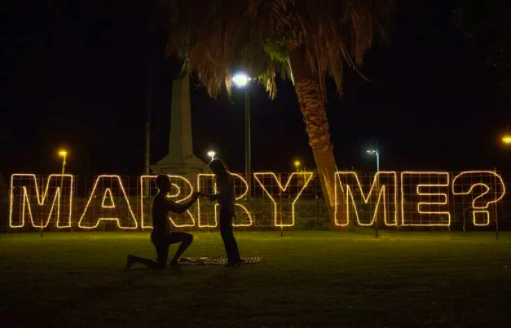 Marry me lights for romantic marriage proposal